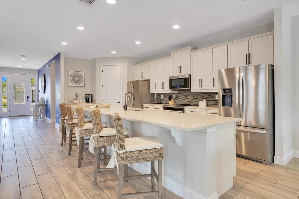 A wide, airy main floor where everyone can spread out. Great for families of all sizes!