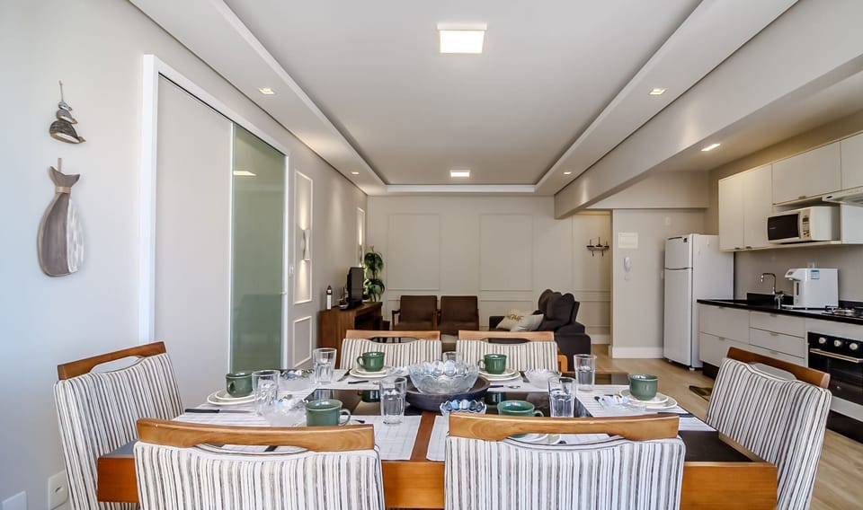 Basic Apartment | Dining