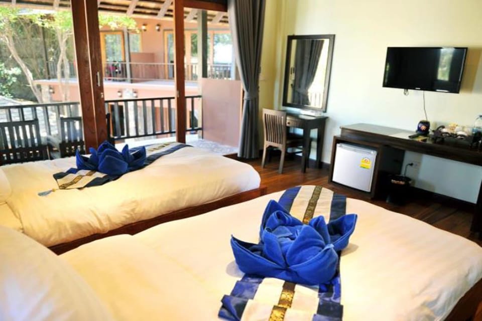Standard Pool View 2 Single Beds | Desk, cribs/infant beds, rollaway beds, free WiFi