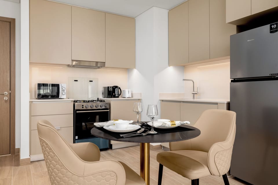 Deluxe Apartment, Non Smoking | In-room dining