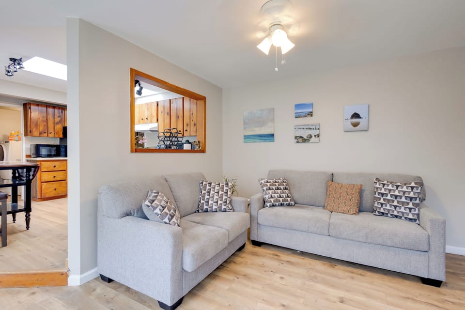 Living Room | Gas Fireplace