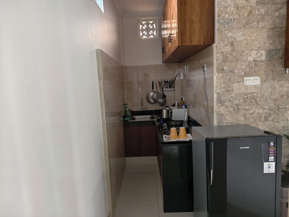 Family Room | Private kitchen | Fridge, microwave, stovetop, dishwasher