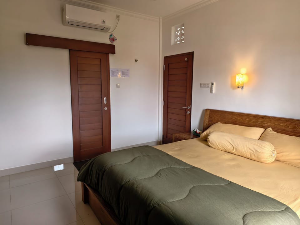 Family Room | Blackout drapes, free WiFi
