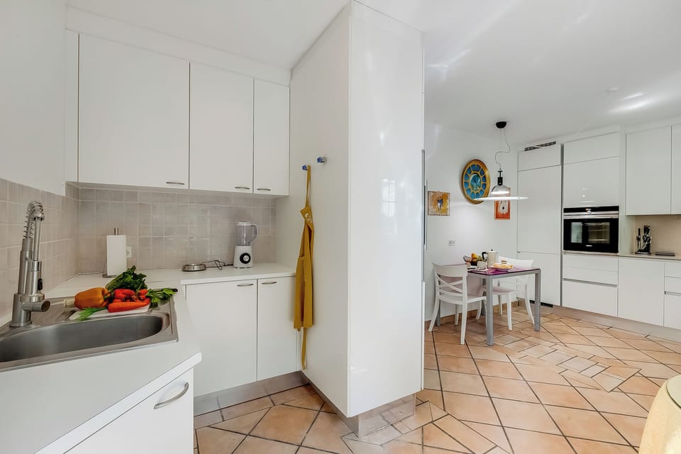 Family Villa, 4 Bedrooms, Fireplace, Mountainside (Villa Tre Pini) | Private kitchen | Fridge, microwave, oven, stovetop