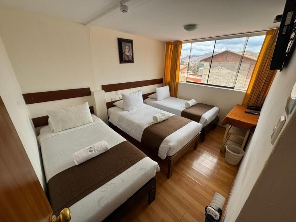 Basic Triple Room, Mountain View | Free WiFi, bed sheets