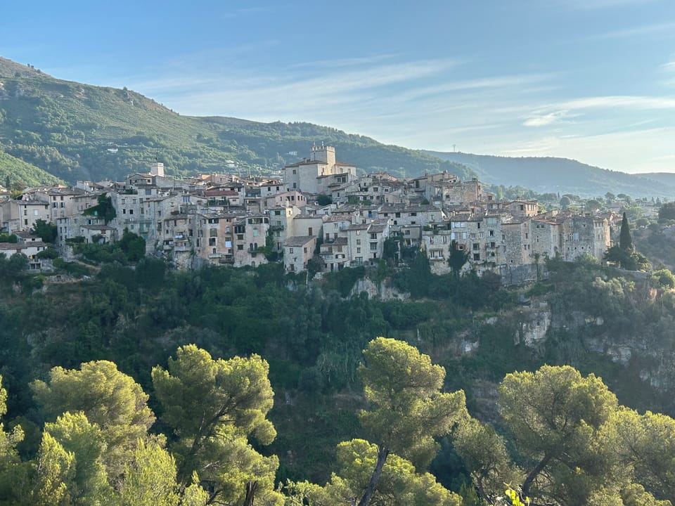 Tourettes-sur-Loup is within easy 15 min walk for coffee and croissants