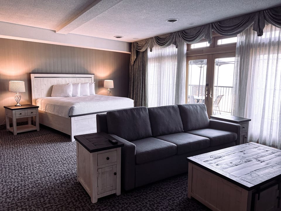 Presidential Suite, Balcony, Lake View | Pillowtop beds, desk, blackout drapes, soundproofing