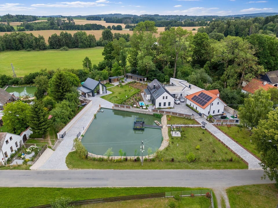 Lake, Canal, Channel, Cottage, Pond, Reservoir, Estate, Bird'S-Eye View, Swimming Pool, Landscaping