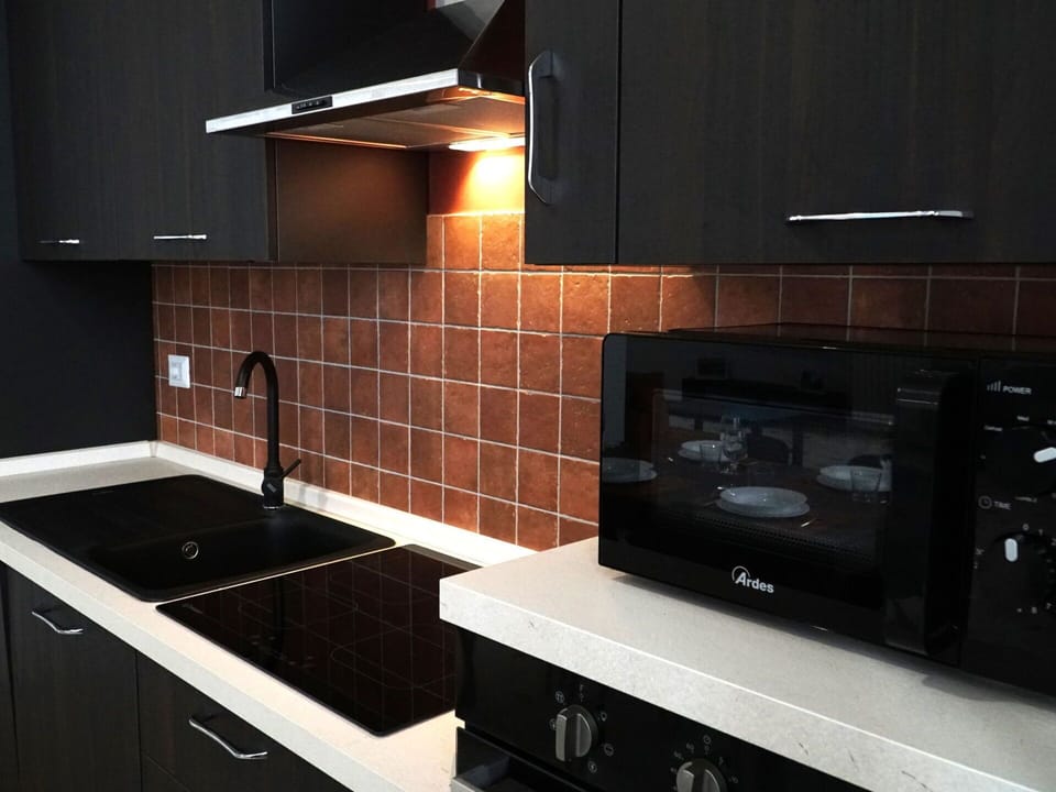 Kitchen, Kitchen Appliance, Countertop, Cabinetry, Major Appliance, Interior Design, Kitchen Stove, Stove, Home Appliance, Plumbing Fixture