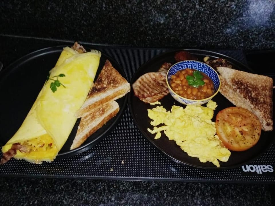 Free daily English breakfast