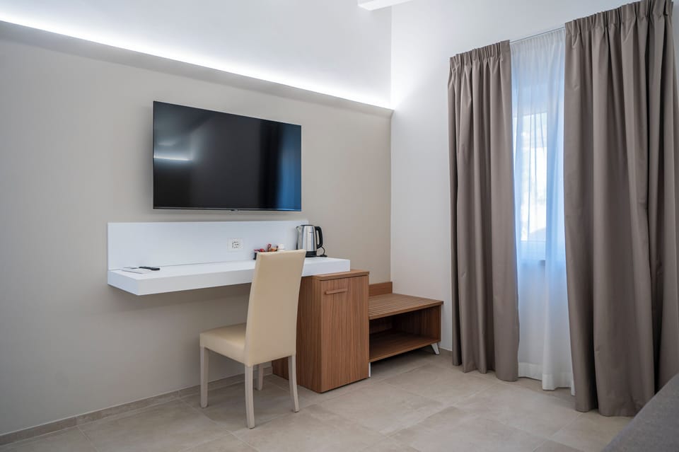 Standard Double or Twin Room | In-room safe, blackout drapes, WiFi (free), bed sheets