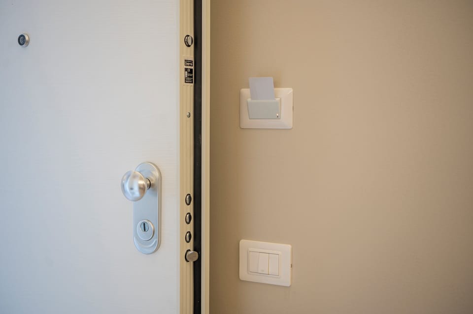 Comfort Room | In-room safe, blackout drapes, free WiFi, bed sheets