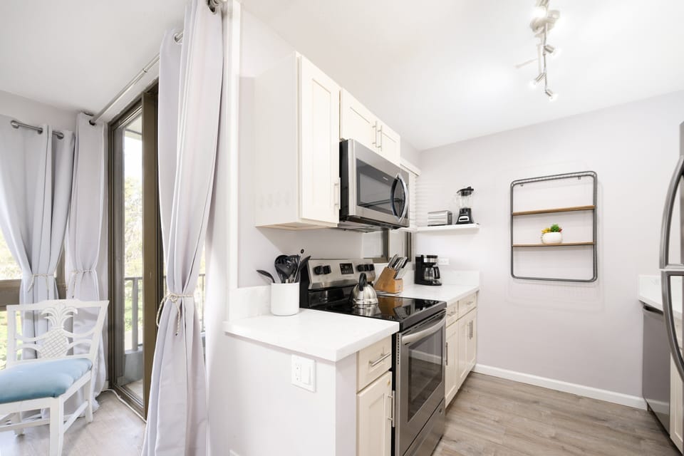 Renovated Kitchen with stainless steel, fully loaded to prepare breakfast, lunch and dinner