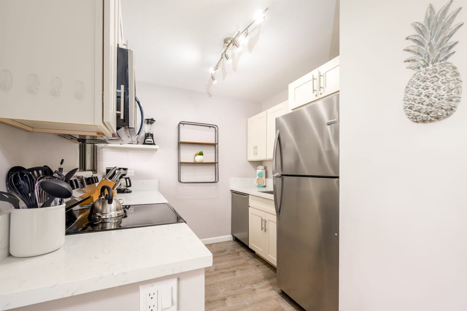 Renovated Kitchen with stainless steel, fully loaded to prepare breakfast, lunch and dinner