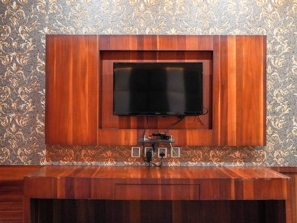 Luxury Double Room, Mountain View | Memory foam beds, minibar, desk, laptop workspace