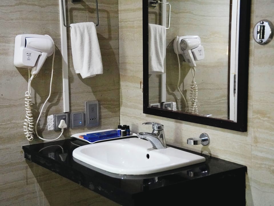 Executive Suite | Bathroom | Shower, hair dryer, slippers, towels
