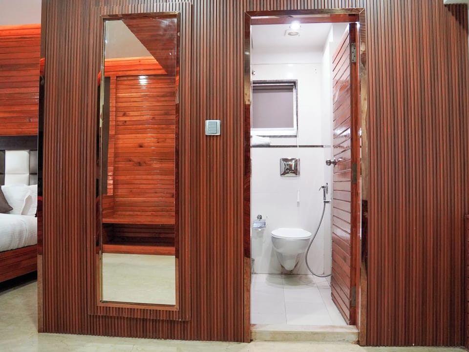 Elite Double Room, City View | Bathroom | Shower, hair dryer, slippers, towels