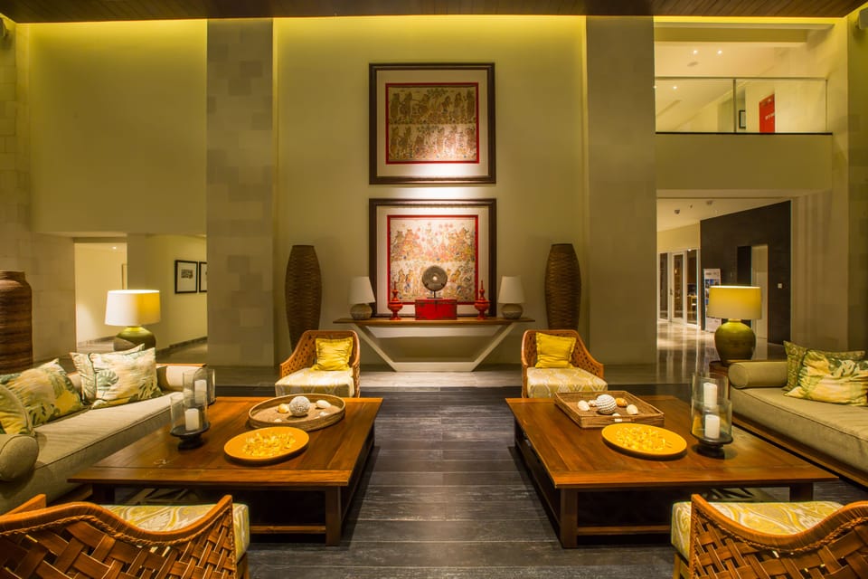 Lobby lounge