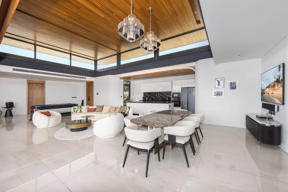 Luxury House, 4 Bedrooms, Garden View, Garden Area | Living area | LED TV