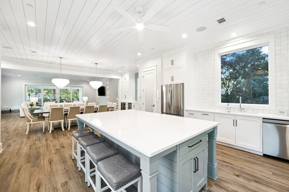 Carousel - Blue Mountain Beach - 1st Floor - Dining and Kitchen Area