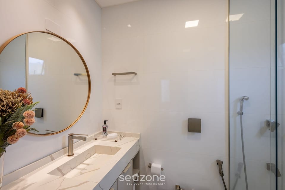 Basic Apartment | Bathroom