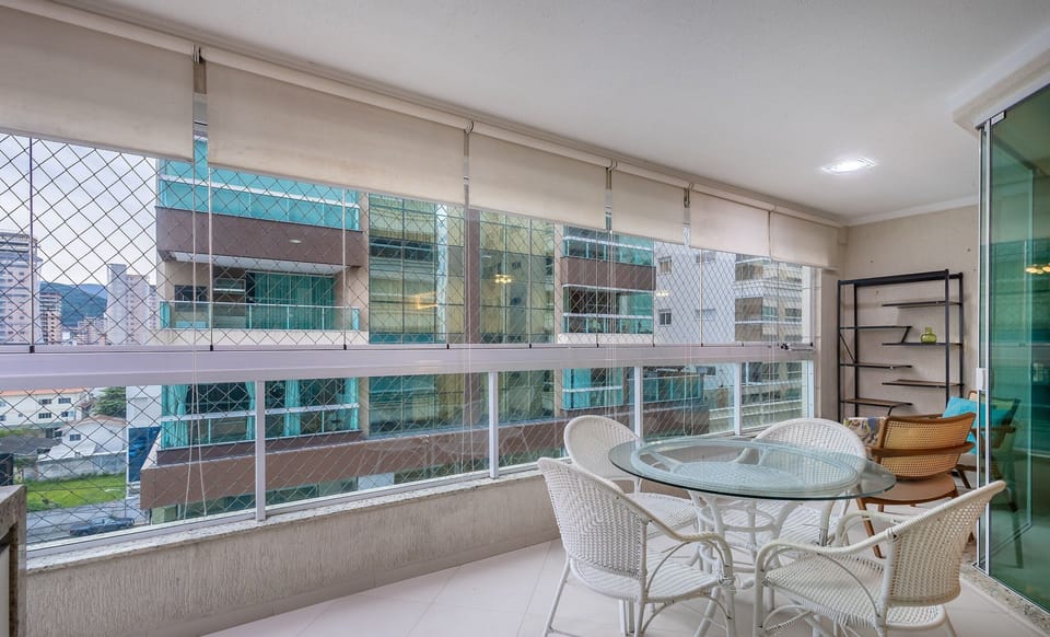 Basic Apartment | Dining