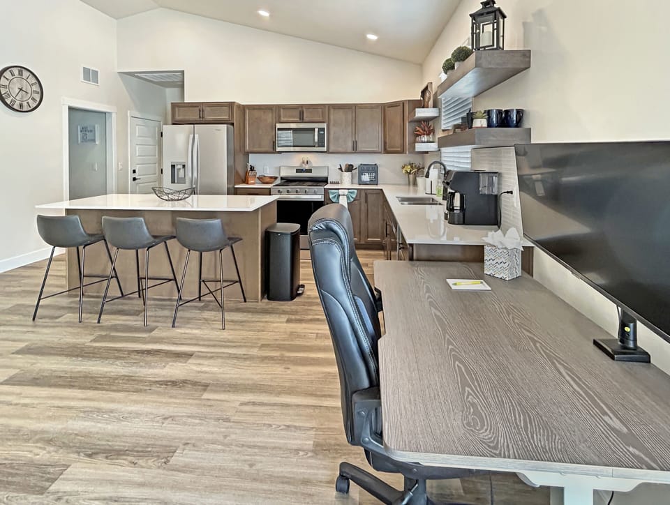 House, 3 Bedrooms | Private kitchen | Fridge, oven, coffee/tea maker, electric kettle