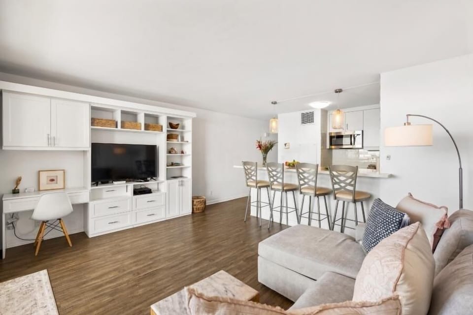 Condo, 1 Bedroom | Living area