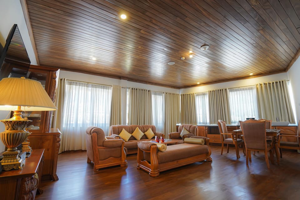Royal Studio | Premium bedding, down comforters, minibar, in-room safe
