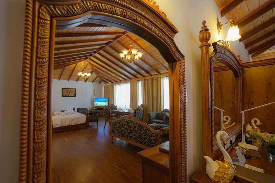 Presidential Room, 1 King Bed | Premium bedding, down comforters, minibar, in-room safe
