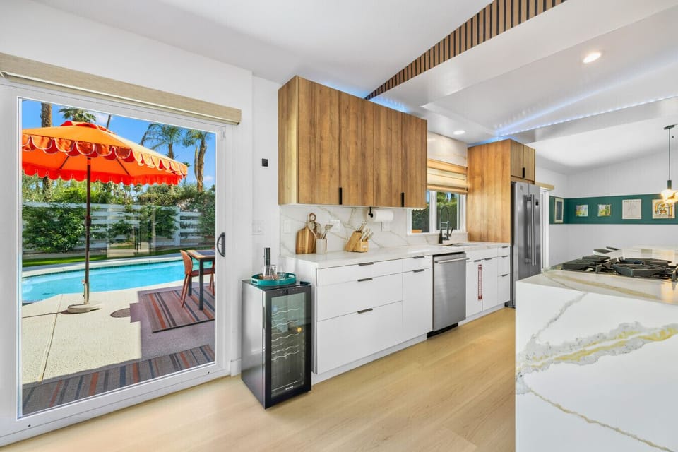 Wine CoolerKeep your favorite bottles perfectly chilled in the built-in wine cooler, ideal for entertaining and relaxing in style.