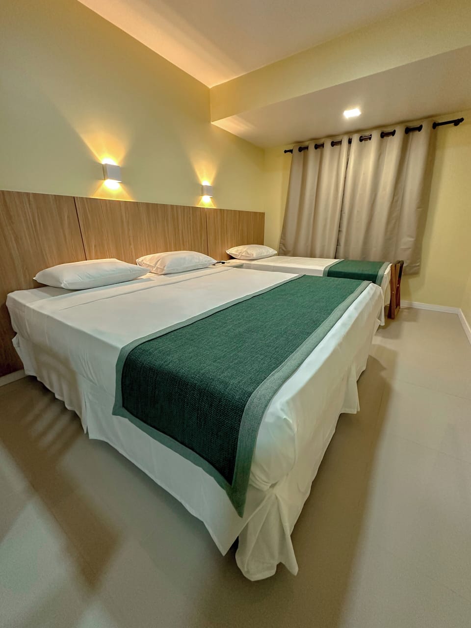 Triple Standard Double Room | Laptop workspace, WiFi (free), bed sheets