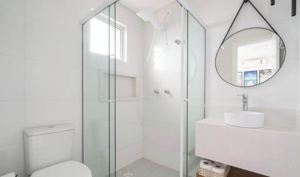 Basic Apartment | Bathroom