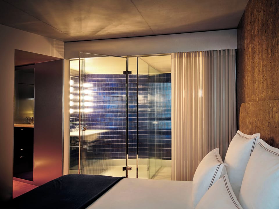 Deluxe Room | Egyptian cotton sheets, premium bedding, pillowtop beds, minibar