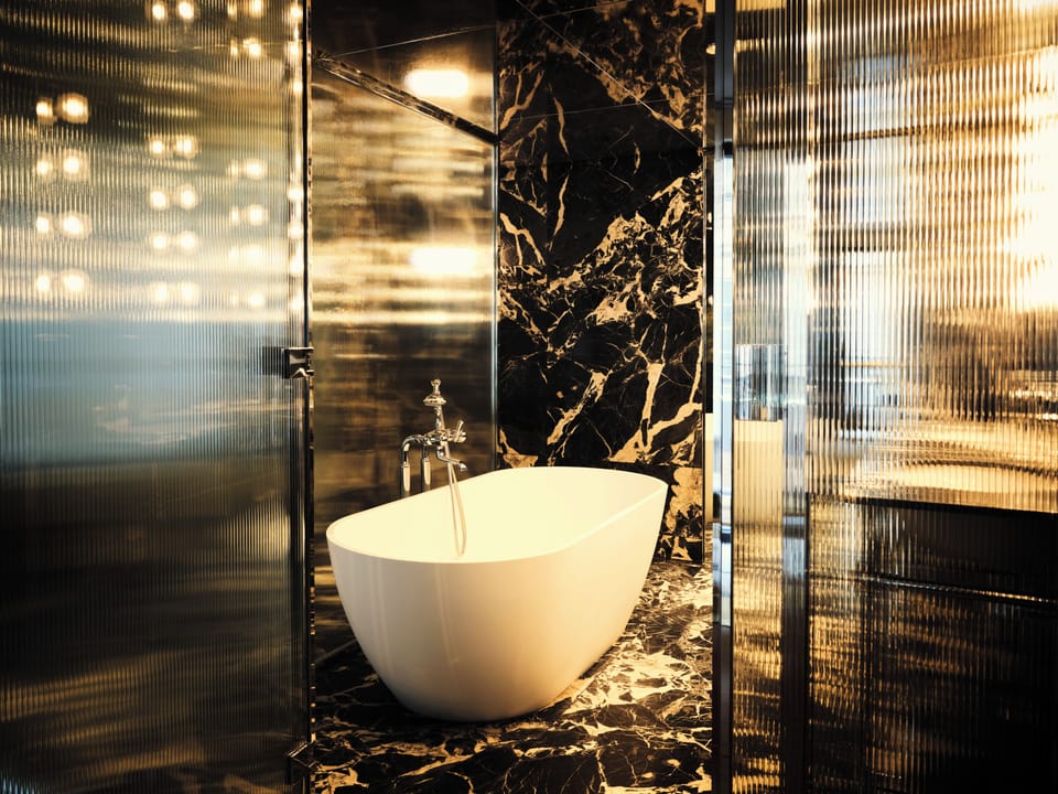 Suite Dali | Bathroom | Free toiletries, hair dryer, bathrobes, heated floors
