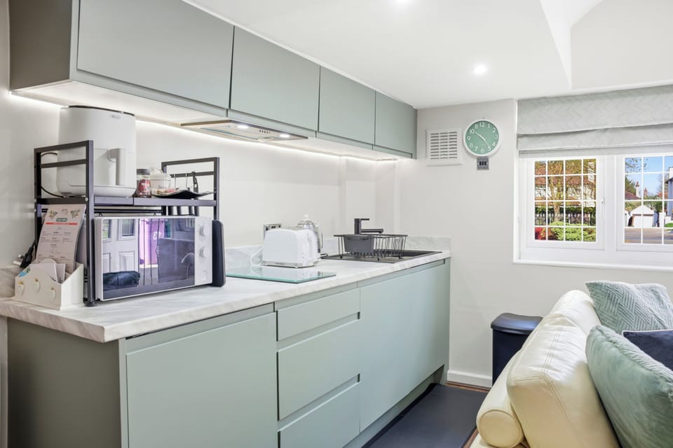 Fridge, microwave, stovetop, electric kettle