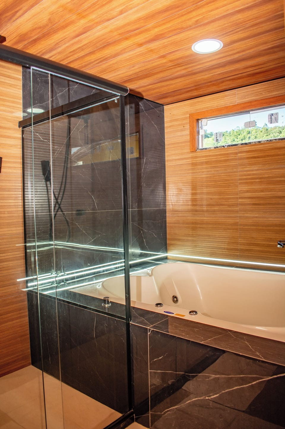 Luxury Double Room | Bathroom | Towels, soap, toilet paper