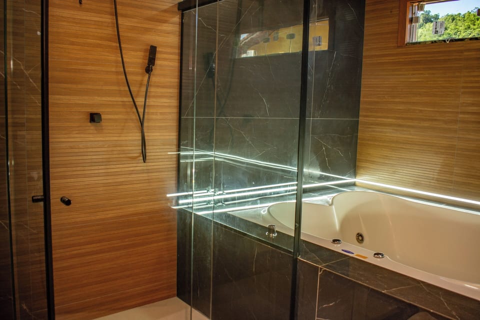 Luxury Double Room | Bathroom | Towels, soap, toilet paper