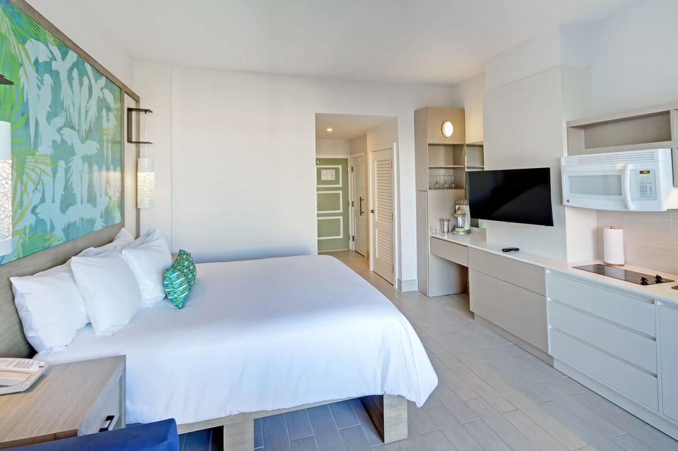Standard Studio, Non Smoking, Balcony | 1 bedroom, in-room safe, desk, blackout drapes