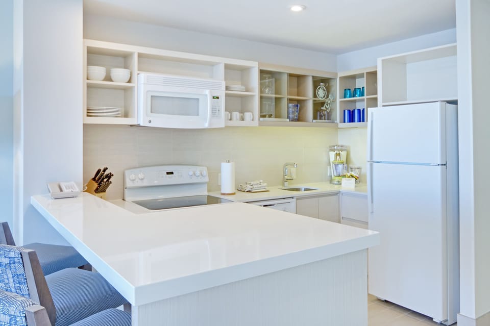 Deluxe Suite, 1 Bedroom, Non Smoking, Balcony | Private kitchen | Fridge, microwave, stovetop, dishwasher