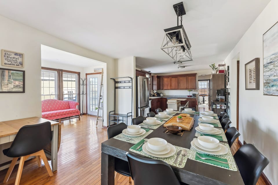 Open concept kitchen/dining room