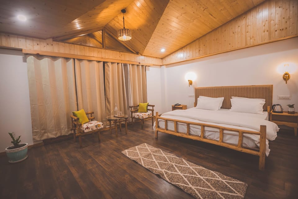 Royal Room, Balcony, River View | Premium bedding, iron/ironing board, free WiFi, bed sheets