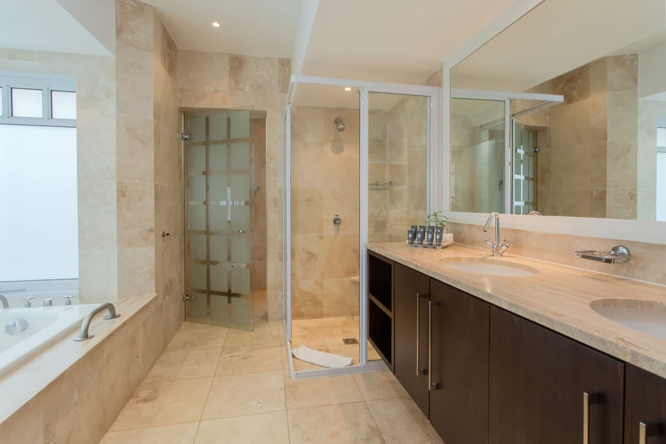Separate tub and shower, deep soaking tub, free toiletries, hair dryer