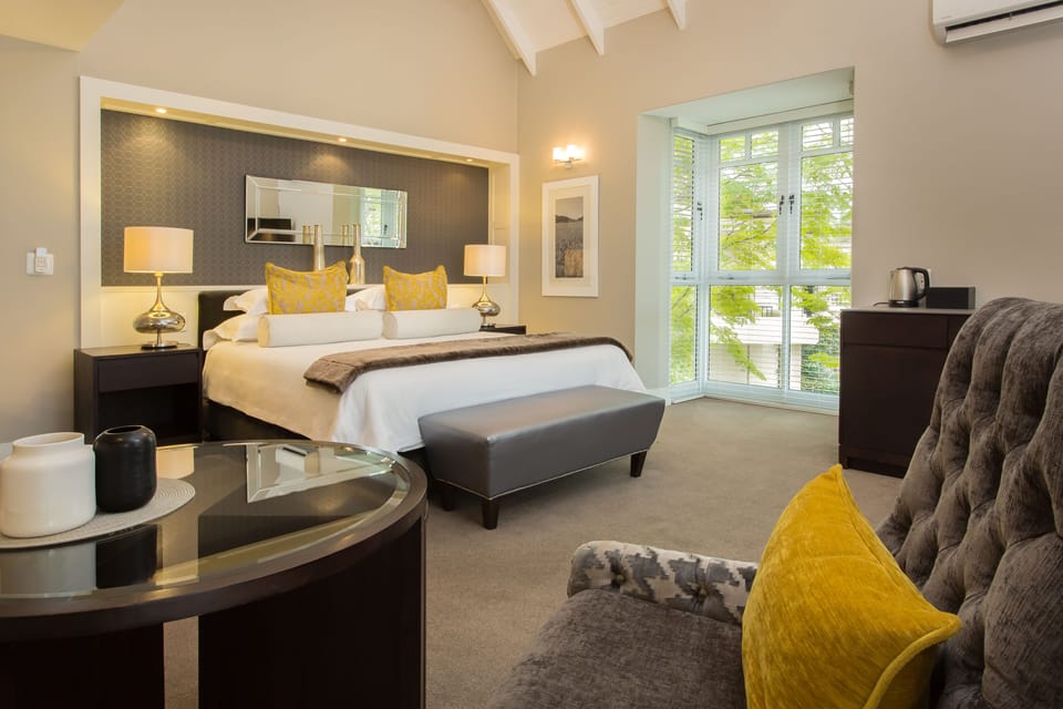 Luxury Room | Hypo-allergenic bedding, minibar, in-room safe, desk