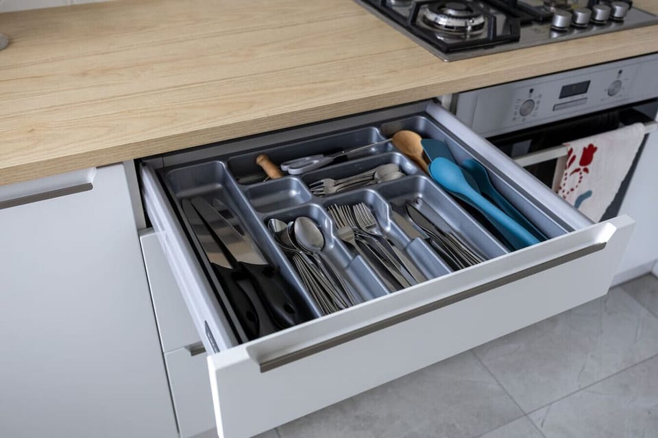 Fully Equipped Kitchen | Book Now with RENTUJEMY.COM