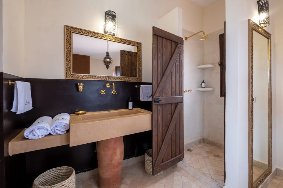 Standard Room | Bathroom | Shower, hair dryer, towels, soap