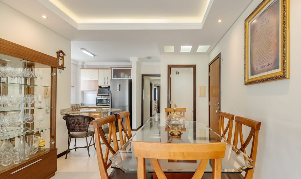Basic Apartment | Dining
