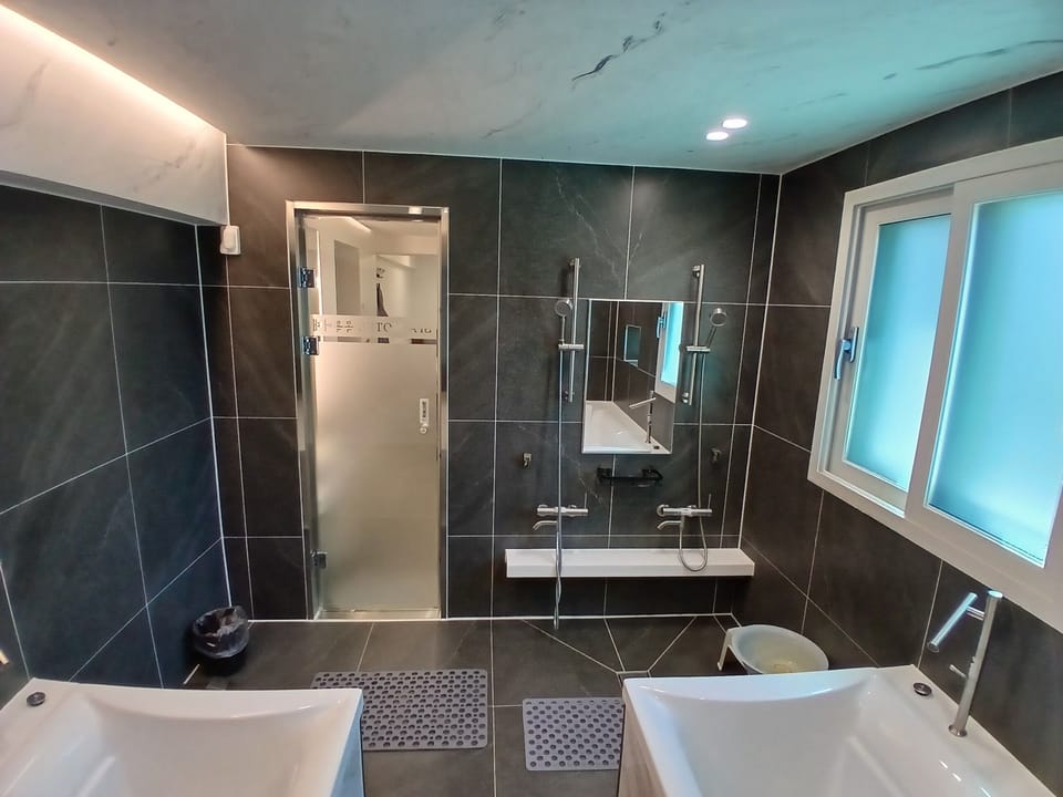 Deluxe Twin Steaming Spa Room | Bathroom | Separate tub and shower, hair dryer, towels, soap