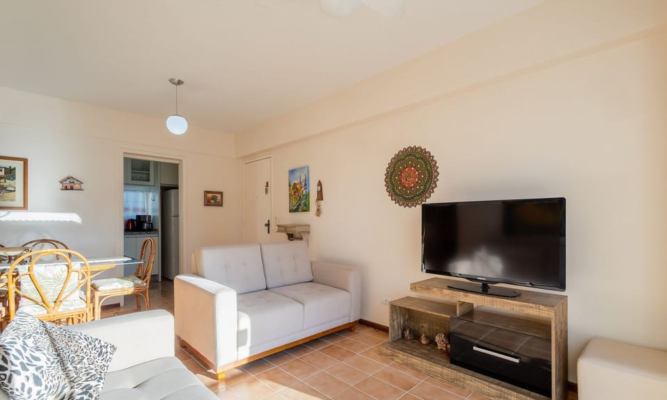 Basic Apartment | Living area