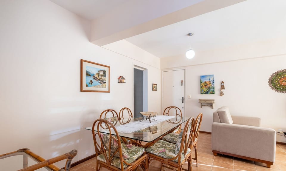 Basic Apartment | Dining